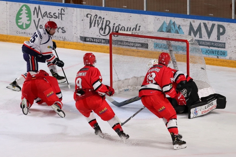 Photo hockey Division 2 - Division 2 - 1/2 de Finale - Match 3 : Valence vs Lyon - Lyon se qualifie sans discussions