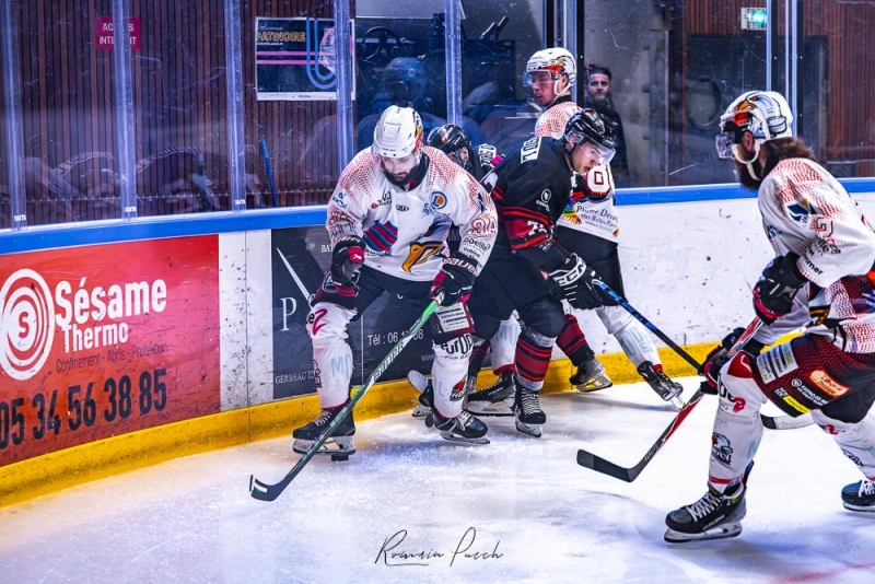 Photo hockey Division 2 - Division 2 - 1/4 de Finale - Match 1 : Toulouse-Blagnac vs La Roche-sur-Yon - Le Hogly s