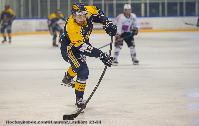 Photo hockey Division 2 - Division 2 - 1/4 de Finale - Match 1 : Villard-de-Lans vs La Roche-sur-Yon - Les Ours cartent les Hogly 