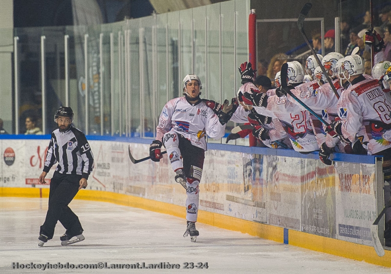 Photo hockey Division 2 - Division 2 - 1/4 de Finale - Match 1 : Villard-de-Lans vs La Roche-sur-Yon - Les Ours cartent les Hogly 