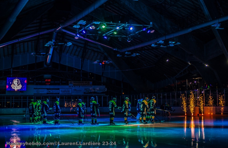 Photo hockey Division 2 - Division 2 - 1/4 de Finale - Match 1 : Villard-de-Lans vs La Roche-sur-Yon - Les Ours cartent les Hogly 