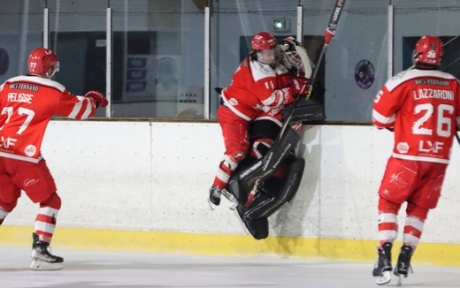 Photo hockey Division 2 - Division 2 - 1/4 de Finale - Match 2 : Valence vs Ch�lons-en-Champagne - Au bout du bras de fer, Valence se qualifie