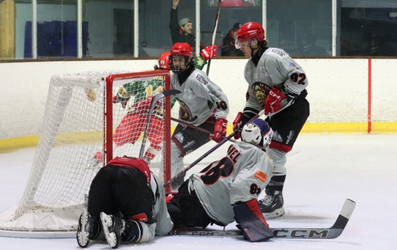Photo hockey Division 2 - Division 2 : 12�me journ�e : Valence vs Vaujany - Pour Valence, c�est un Blanc 2 blancs