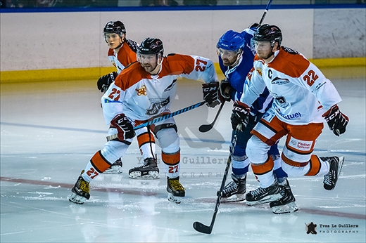 Photo hockey Division 2 - Division 2 : 15me journe : Paris (FV) vs Valenciennes - Les Diables Rouges mnent la danse.