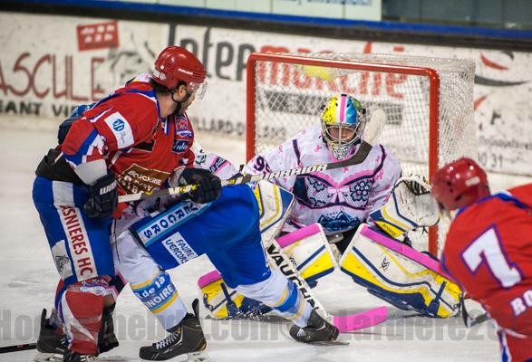 Photo hockey Division 2 - Division 2 : 18me journe - A : Villard-de-Lans vs Asnires - Villard fait le spectacle en rose ! 
