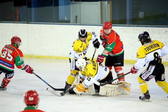 Photo hockey Division 2 - Division 2 : 18ème journée : Mont-Blanc vs Roanne - D2 : Les Yétis frappent dans le dernier col