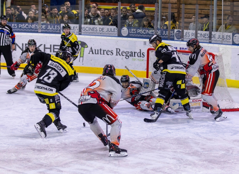 Photo hockey Division 2 - Division 2 : 18ème journée : Roanne vs Mulhouse - Les Renards déroulent avant les play-offs Photo hockey Division 2 - Division 2 : 18ème journée : Roanne vs Mulhouse - Les Renards déroulent avant les play-offs