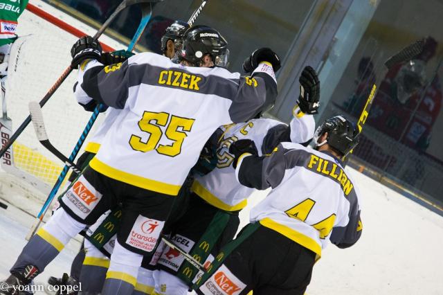Photo hockey Division 2 - Division 2 : 2me journe : Mont-Blanc vs Chambry - LElphant a chass le Yti