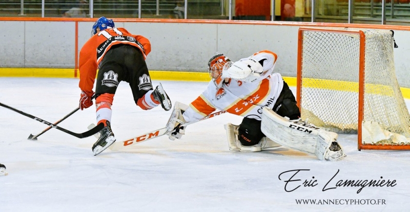 Photo hockey Division 2 - Division 2 : 3me journe : Annecy vs Valence - Les chevaliers chassent le lynx