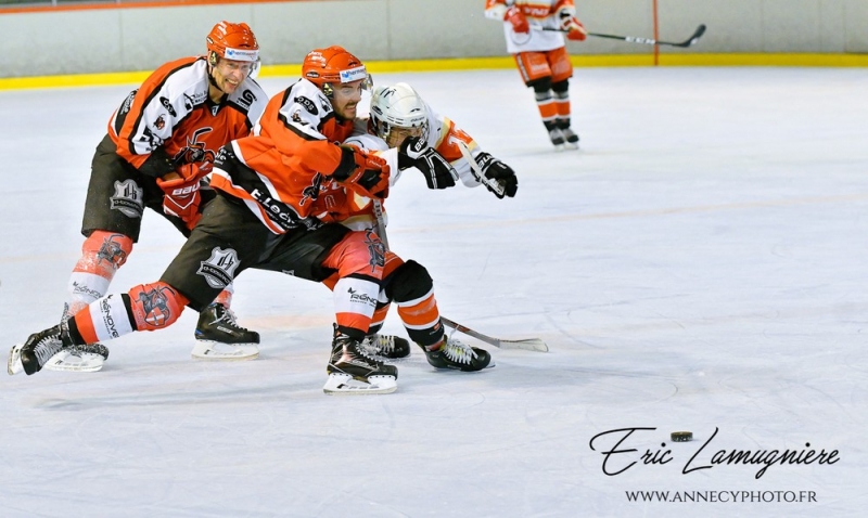 Photo hockey Division 2 - Division 2 : 3me journe : Annecy vs Valence - Les chevaliers chassent le lynx