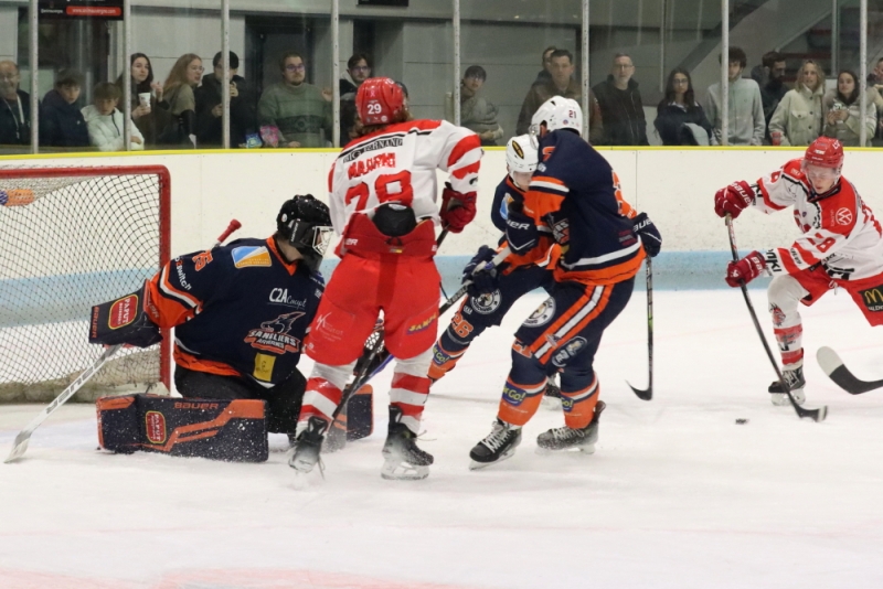 Photo hockey Division 2 - Division 2 : 4me journe : Clermont-Ferrand vs Valence - Valence simpose en patron  Clermont 