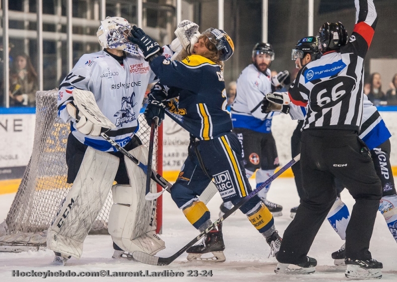 Photo hockey Division 2 - Division 2 - Finale - Match 3 : Villard-de-Lans vs Courchevel-Mribel-Pralognan - Les Ours  un match du titre 