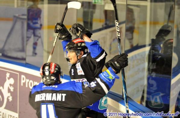 Photo hockey Division 2 - Division 2 : Nantes  (Les Corsaires) - D2 : Le capitaine des Corsaires sur le pont