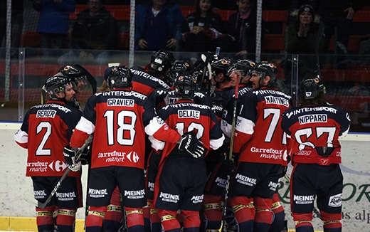 Photo hockey Division 2 - Division 2 : playoff, huitime de finale, match 1 : Morzine-Avoriaz vs Rouen II - Morzine se sort du pige