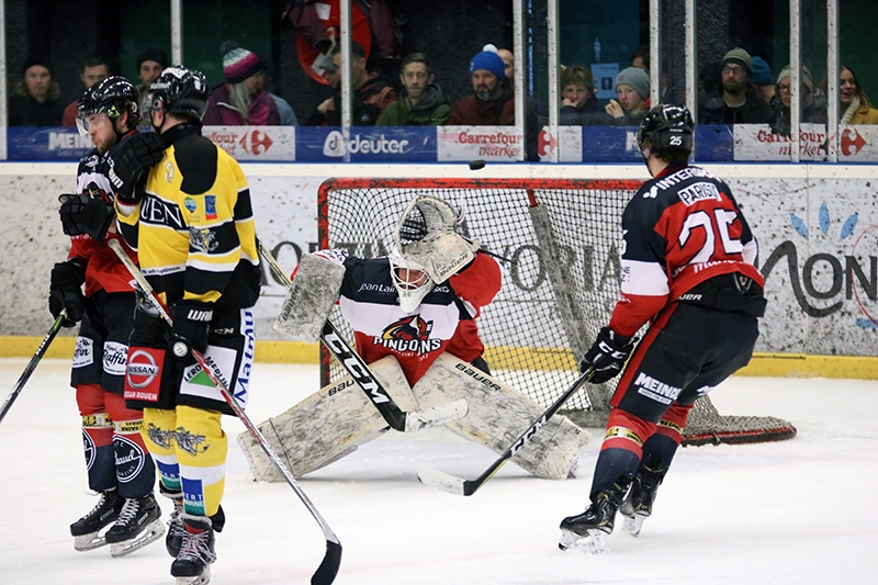 Photo hockey Division 2 - Division 2 : playoff, huitime de finale, match 1 : Morzine-Avoriaz vs Rouen II - Morzine se sort du pige