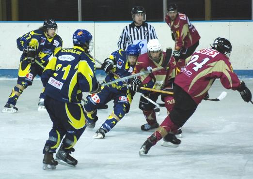 Photo hockey Division 3 - D3 - Play Off : Limoges vs Niort - Les Taureaux de Feu droulent contre Niort