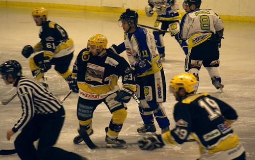 Photo hockey Division 3 - D3 : Play Off : Roanne vs Chlons-en-Champagne - Un patin en quart de finale