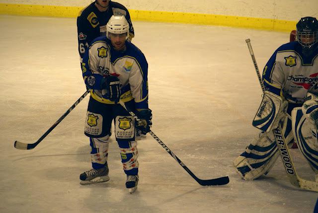 Photo hockey Division 3 - D3 : Play Off : Roanne vs Chlons-en-Champagne - Un patin en quart de finale