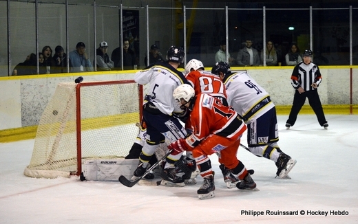 Photo hockey Division 3 - D3 -1/8 finale Aller : Dijon  vs Avignon - Au milieu du gu