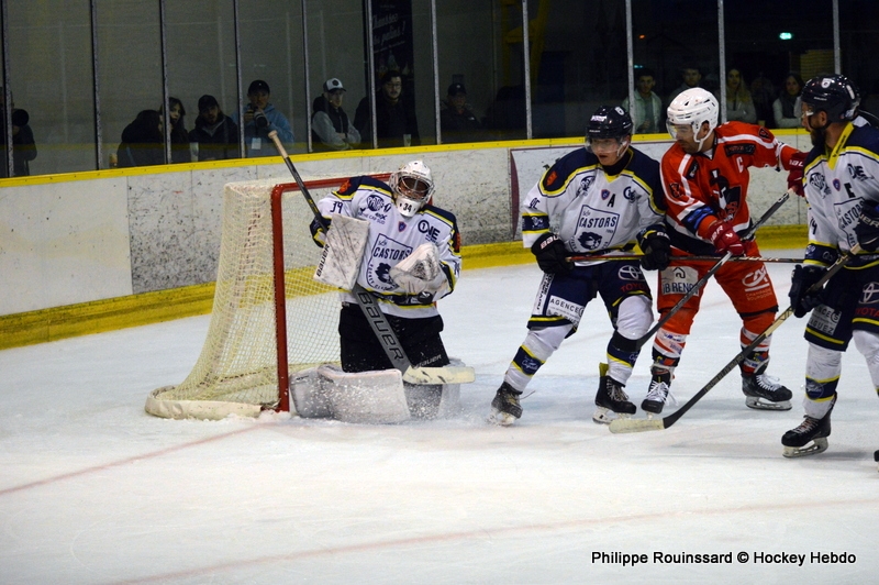 Photo hockey Division 3 - D3 -1/8 finale Aller : Dijon  vs Avignon - Au milieu du gu