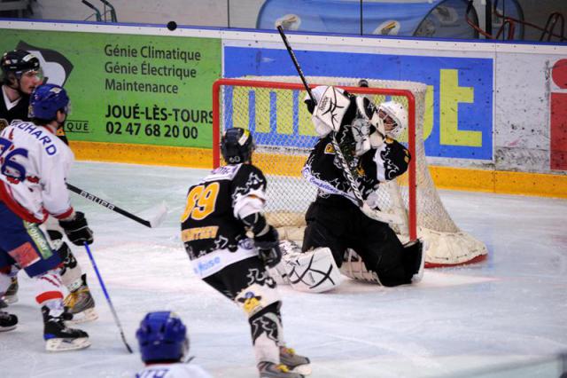 Photo hockey Division 3 - D3 Carr Final : Metz vs Compigne - Un match sous tension explosive