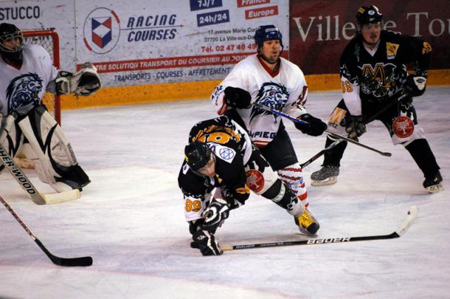 Photo hockey Division 3 - D3 Carr Final : Metz vs Compigne - Un match sous tension explosive