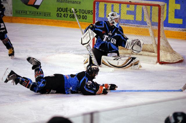Photo hockey Division 3 - D3 Carr Final : Metz vs Tours  - Metz injouable, Metz trop fort
