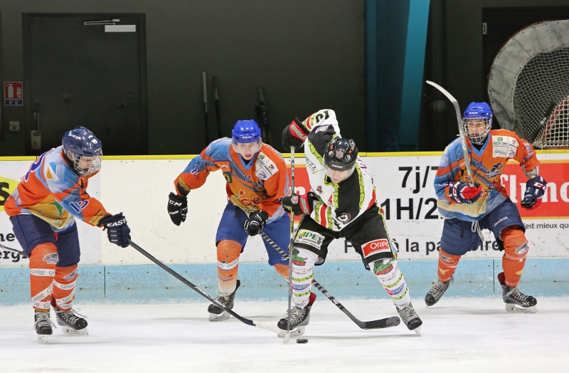 Photo hockey Division 3 - Division 3 : Journe du 23 dcembre 2017 : Clermont-Ferrand II vs Nimes - Un beau cadeau de Nol avant lheure