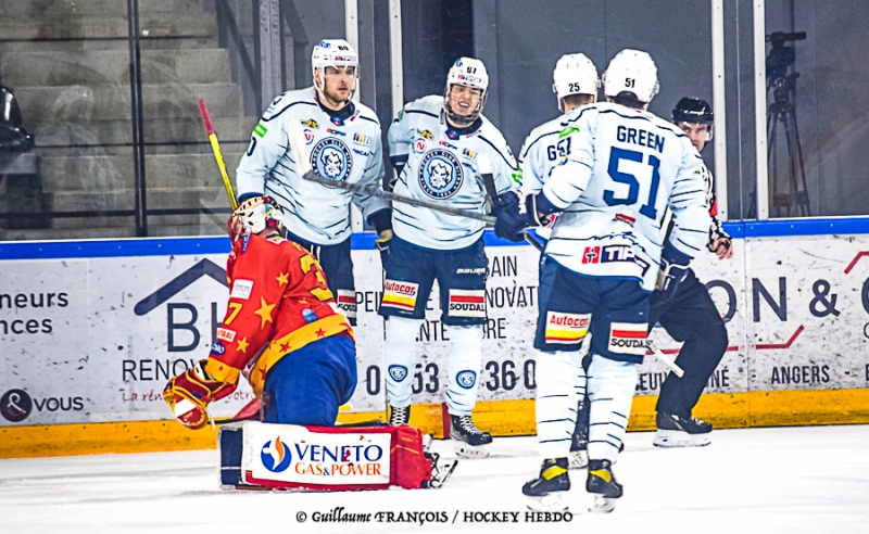 Photo hockey Europe : Continental Cup - CHL -  : Hokejov Klub Nitra vs  Asiago Hockey 1935 - Le HK Nitra dbute par une victoire