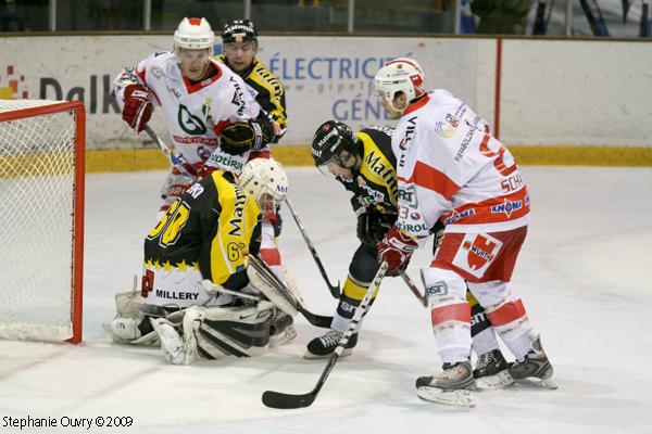 Photo hockey Europe : Continental Cup - CHL - Europe : Continental Cup - CHL - Rouen rate le coche