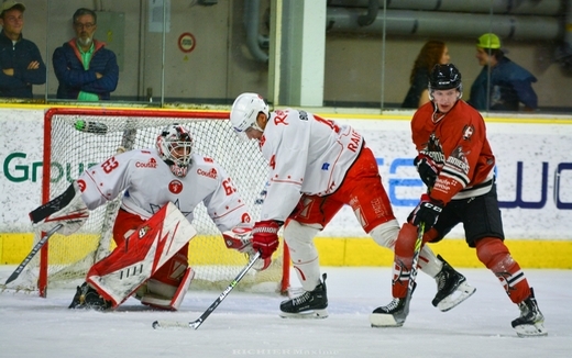 Photo hockey Hockey en Europe -  : Chamonix  vs HCV Martigny - Les Pionniers poursuivent l