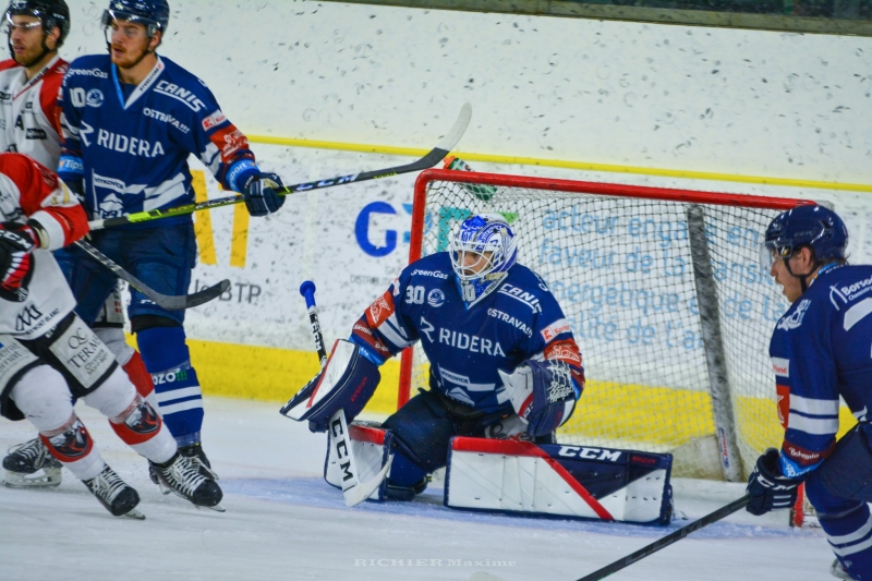 Photo hockey Hockey en Europe -  : Chamonix  vs Vítkovice  - Vítkovice assomme les Pionniers