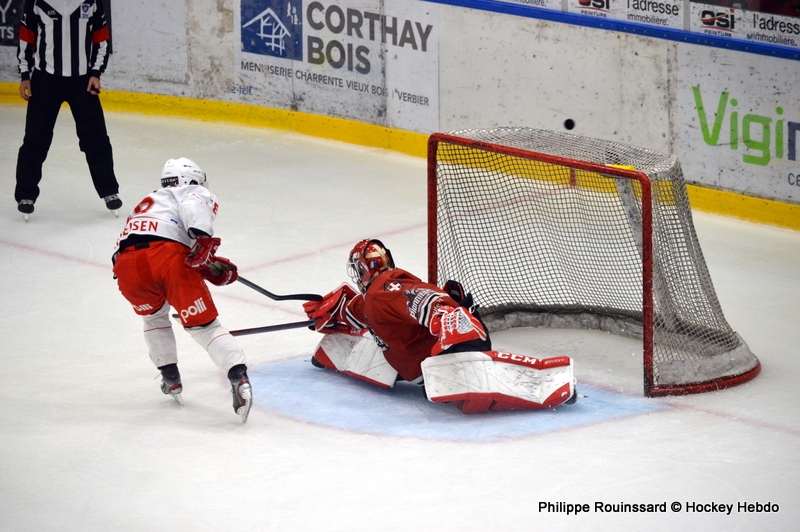 Photo hockey Hockey en Europe -  : HCV Martigny vs Chamonix  - Montée difficile pour les Pionniers