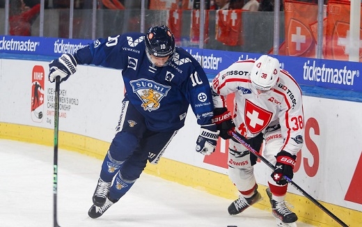Photo hockey Hockey en Europe -  : Suisse (SUI) vs Finlande (FIN) - SIHG: En queue de poisson