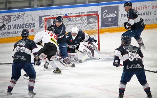 Photo hockey Hockey en France -  : Angers  vs Amiens  - Angers vs Amiens : 4me victoire pour les Ducs
