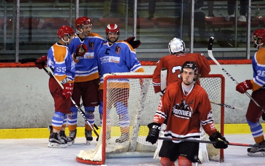 Photo hockey Hockey en France -  : Annecy vs Chamonix  - Le Chevalier pique le premier