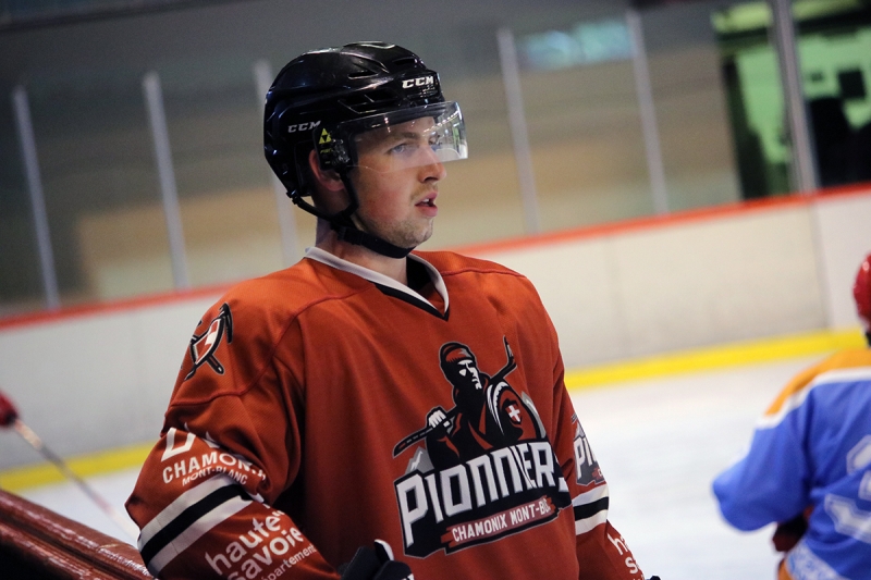 Photo hockey Hockey en France -  : Annecy vs Chamonix  - Le Chevalier pique le premier