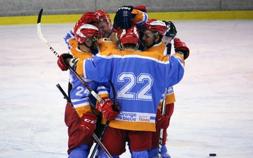 Photo hockey Hockey en France -  : Annecy vs Mont-Blanc - Le preux Chevalier terrasse le Yti