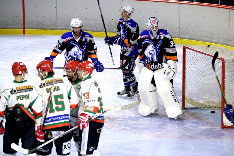 Photo hockey Hockey en France -  : Courchevel-Mribel-Pralognan vs Mont-Blanc - Riche en buts