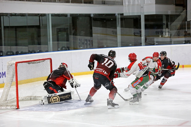 Photo hockey Hockey en France -  : Mont-Blanc vs Morzine-Avoriaz - Renversant!