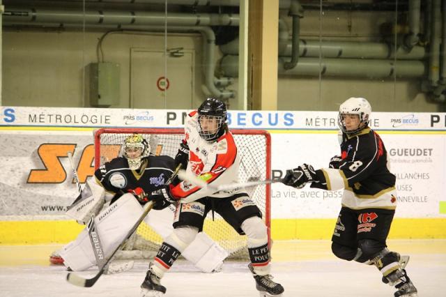 Photo hockey Hockey Mineur - Hockey Mineur - U20 : La gargouille sest affaisse.
