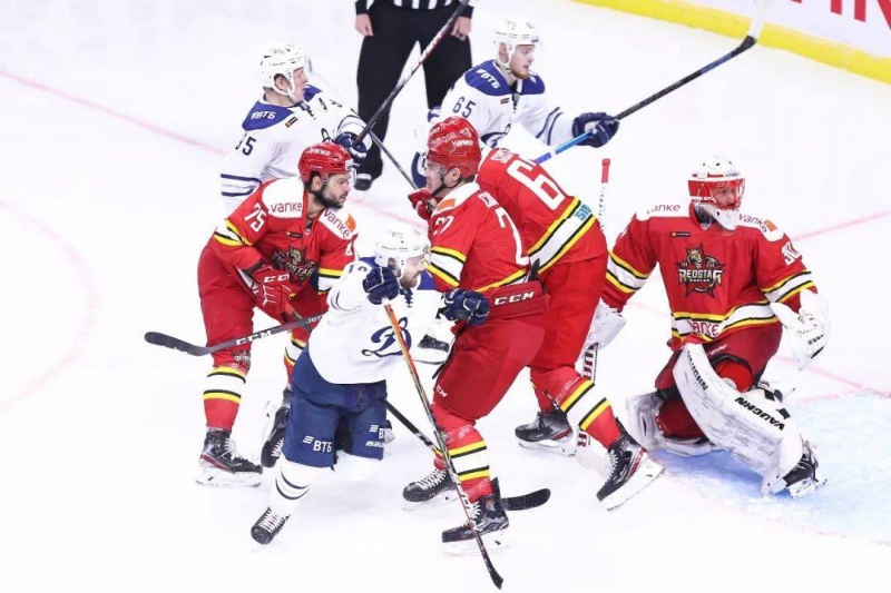 Photo hockey KHL - Kontinental Hockey League - KHL - Kontinental Hockey League - KHL : La main verte