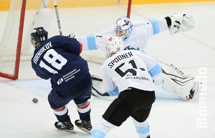 Photo hockey KHL - Kontinental Hockey League - KHL - Kontinental Hockey League - KHL : Le cerf plus rapide que le bison