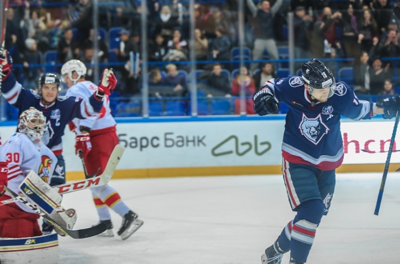 Photo hockey KHL - Kontinental Hockey League - KHL - Kontinental Hockey League - KHL : Le Loup chasse sur ses terres
