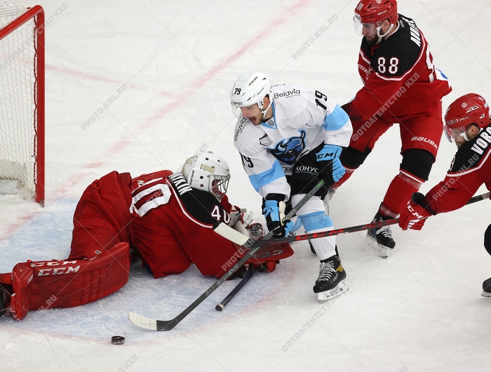 Photo hockey KHL - Kontinental Hockey League - KHL - Kontinental Hockey League - KHL : Le Traktor fonce