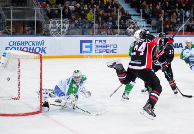 Photo hockey KHL - Kontinental Hockey League - KHL - Kontinental Hockey League - KHL : Lourd comme l