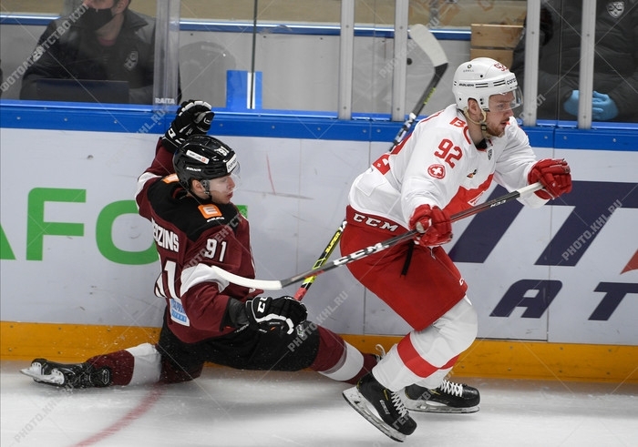 Photo hockey KHL - Kontinental Hockey League - KHL - Kontinental Hockey League - KHL : Lutte acharne