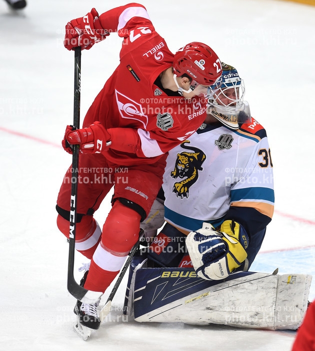 Photo hockey KHL - Kontinental Hockey League - KHL - Kontinental Hockey League - KHL : Serré comme jamais Photo hockey KHL - Kontinental Hockey League - KHL - Kontinental Hockey League - KHL : Serré comme jamais