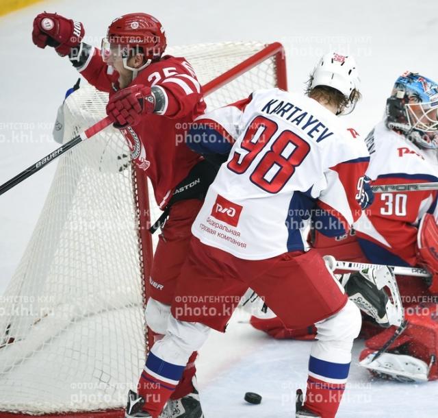 Photo hockey KHL - Kontinental Hockey League - KHL - Kontinental Hockey League - KHL : Surprise en banlieue