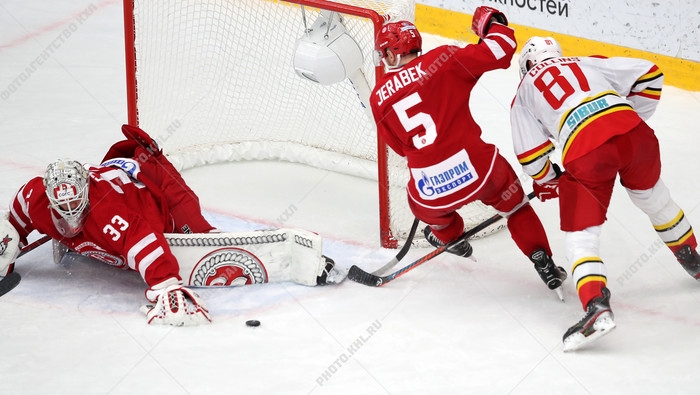 Photo hockey KHL - Kontinental Hockey League - KHL - Kontinental Hockey League - KHL : Toujours au contact
